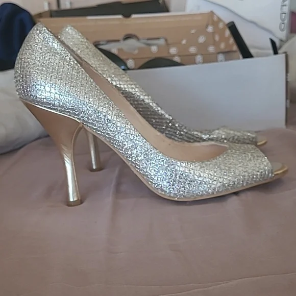 Heels - Picture 2 of 4